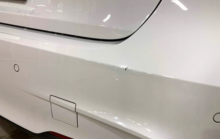 BMW修理前リアバンパー