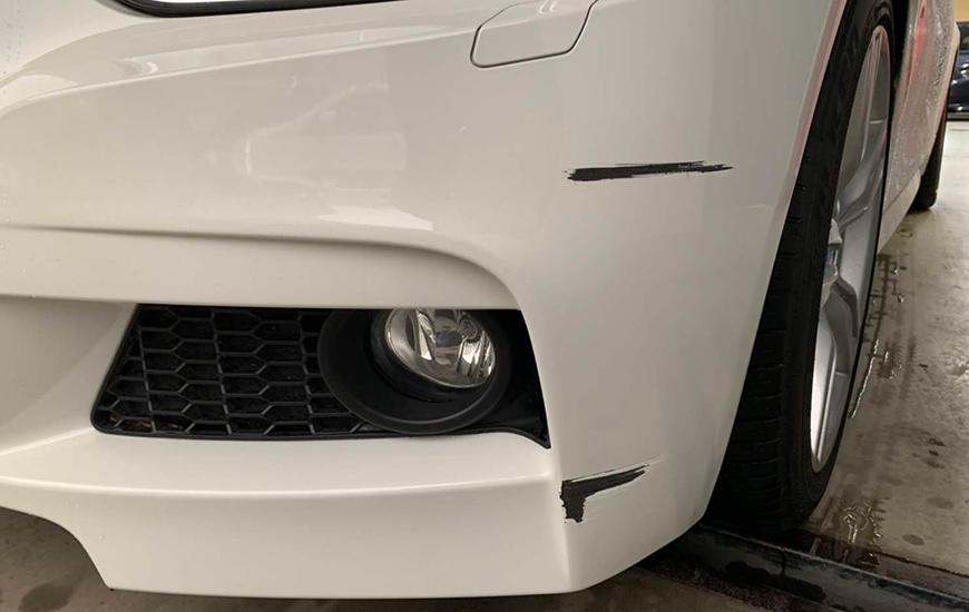 BMW修理前フロントバンパー