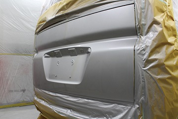 ベースコート塗装作業 ニコニコ板金館修理の流れ 横浜で車の傷修理 板金塗装ならニコニコ板金館